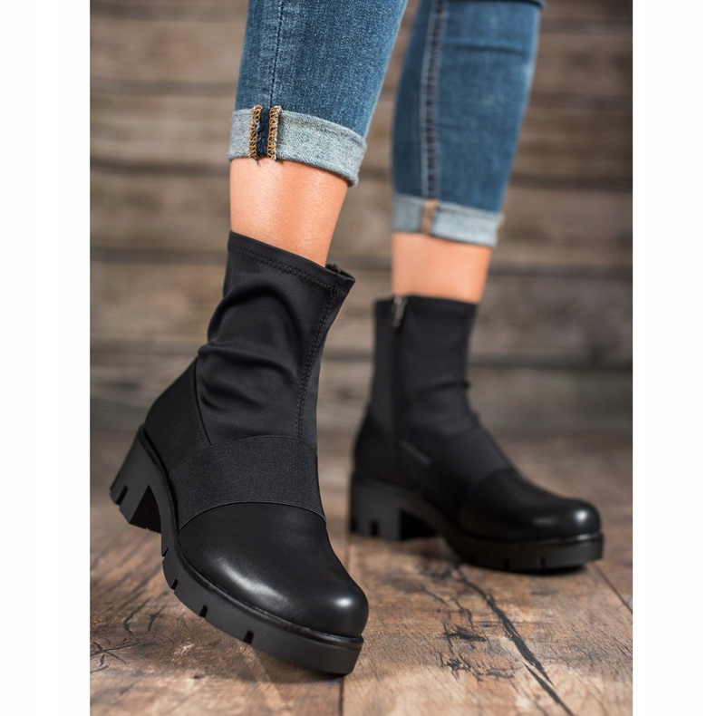 Filippo Black Boots On The Platform 1