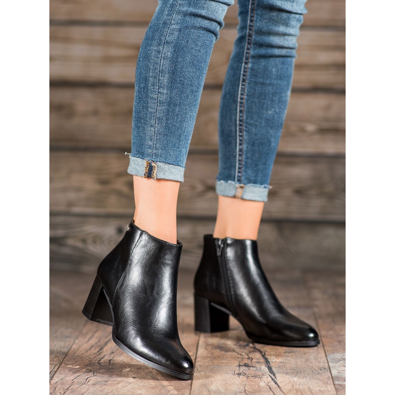 Boots On A Post VINCEZA black 2