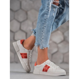 Bestelle White Sport Shoes 2 Bestelle White Sport Shoes 2