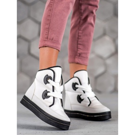 Weide White snow boots 1