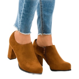 Camel suede ankle boots with a JM-9 zipper brown 1