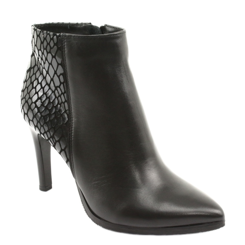 Black Espinto boots on a high heel 1
