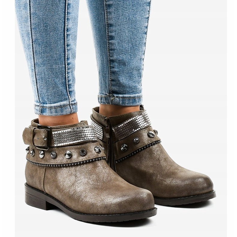 Brown boots decorated with a LL178 zipper 1