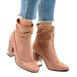 Pink suede boots on the H8-93 post 1