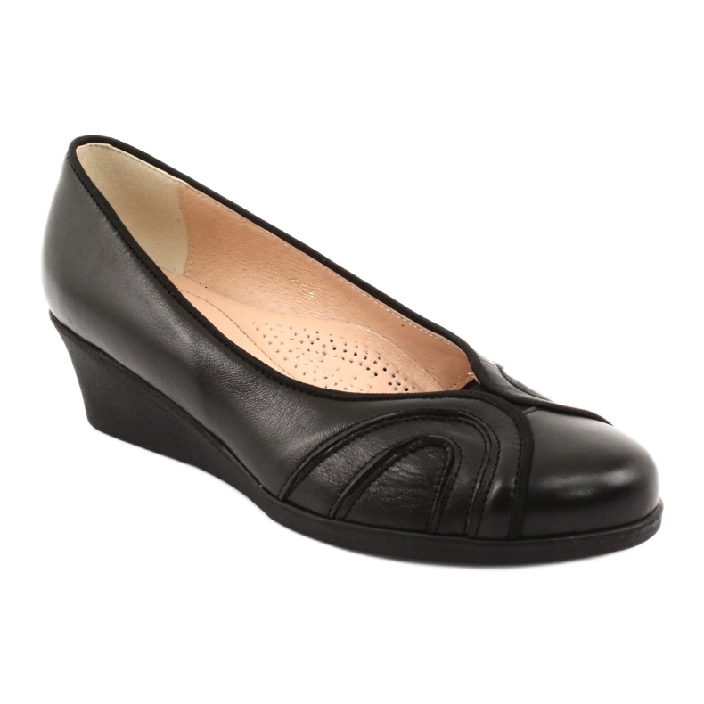 Comfortable pumps on a black Espinto 232 wedge 1