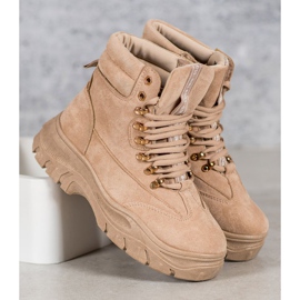 Boots On the VICES platform brown 1