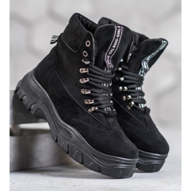 Boots On the VICES platform black 2