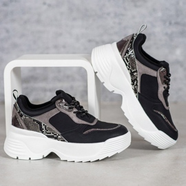 Snekaers on the VICES platform black 1