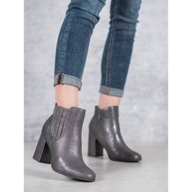 Kylie Elegant boots on a post grey 1