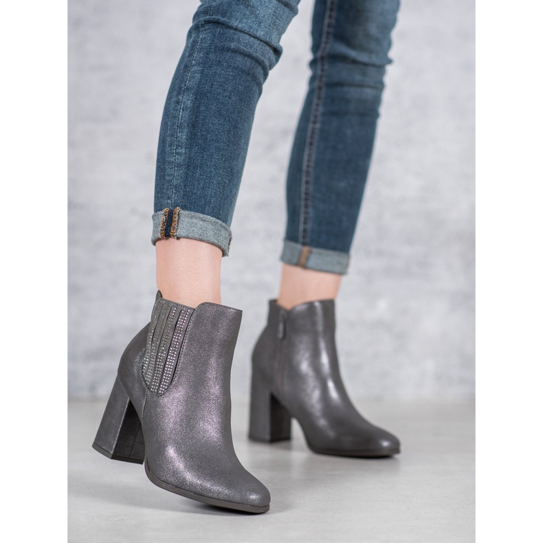 Kylie Elegant boots on a post grey 1