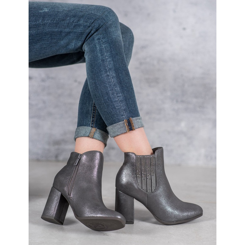 Kylie Elegant boots on a post grey 2