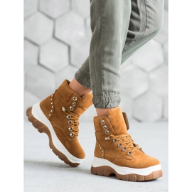 Seastar Trappers On The Platform brown 1