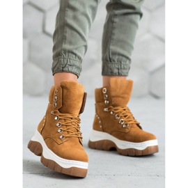 Seastar Trappers On The Platform brown 2