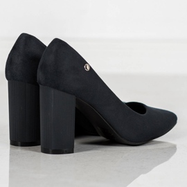 Goodin Suede Pumps On A Pillar black 2
