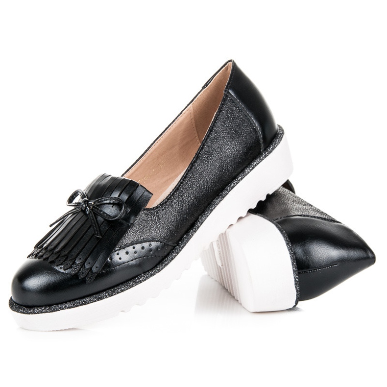Moccasins on the VICES platform black 2
