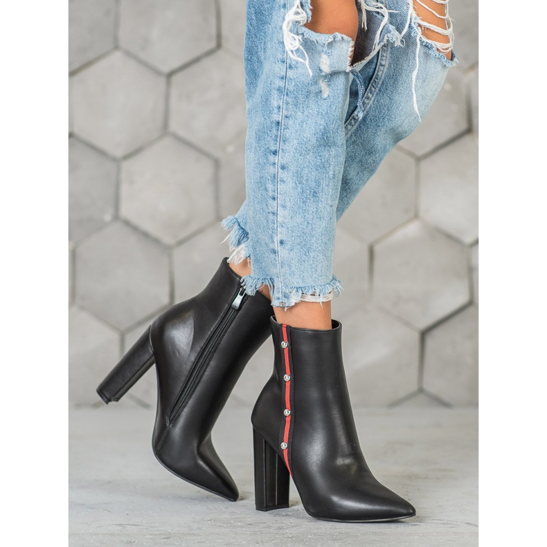 Seastar High boots with a decorative belt black 1