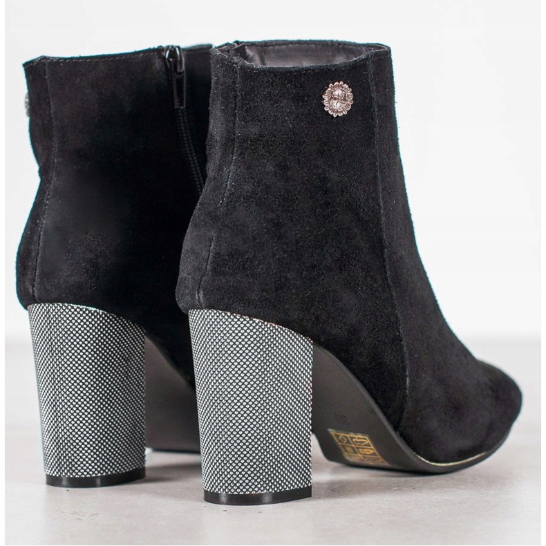 Goodin Leather Booties On A Pillar black 2