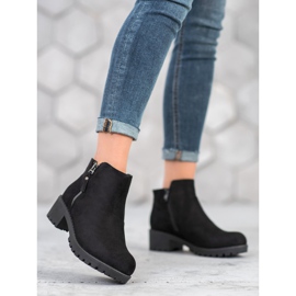Diamantique Black Booties With A Zipper 2