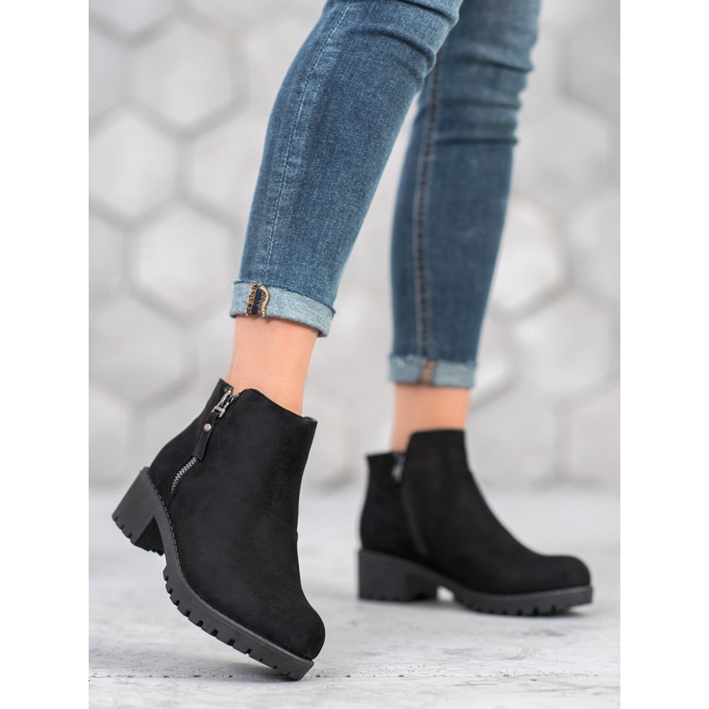 Diamantique Black Booties With A Zipper 2