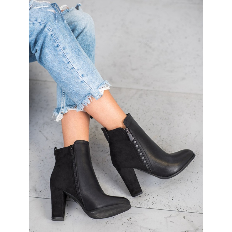 SHELOVET Boots On A Post black 2