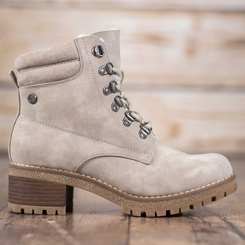Goodin Beige boots with sheepskin 1