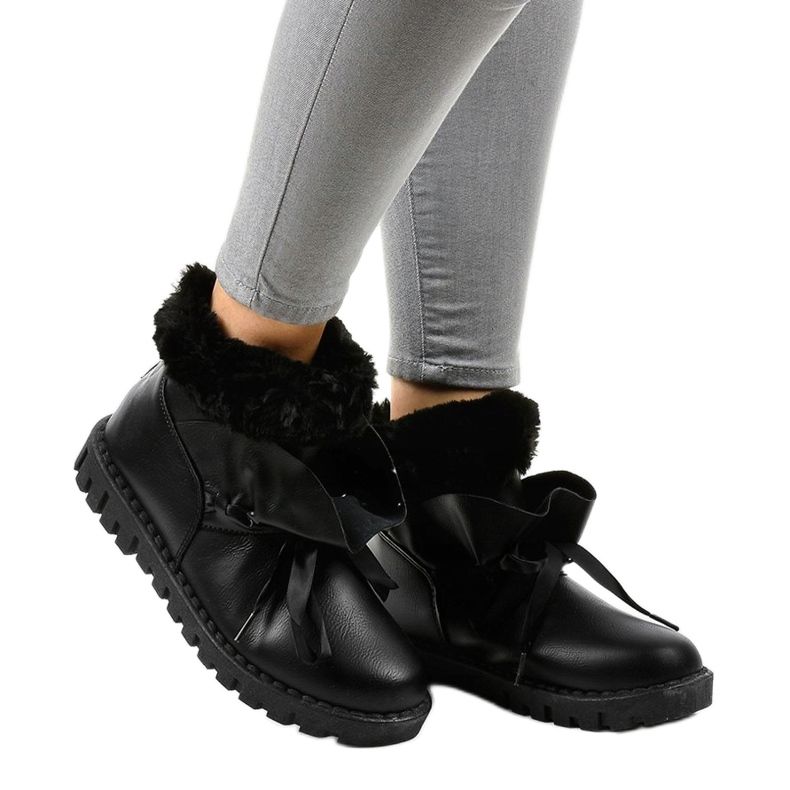 Black insulated sneakers with a 428-6 zipper 1