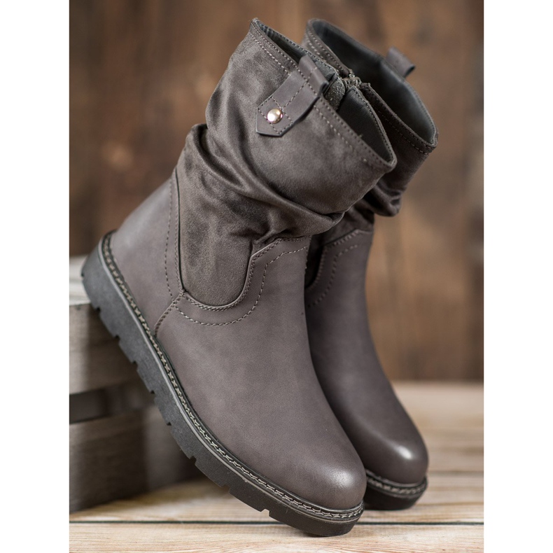 Ideal Shoes Workers On The Platform grey 2