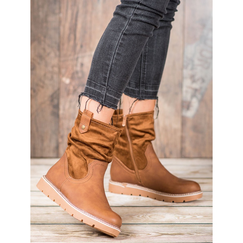 Ideal Shoes Workers On The Platform brown 1