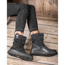 Ideal Shoes Workers On The Platform black 2