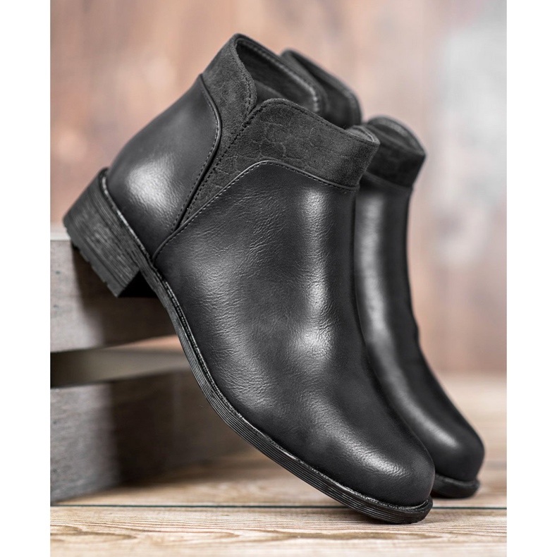 Small Swan Casual Black Boots 2
