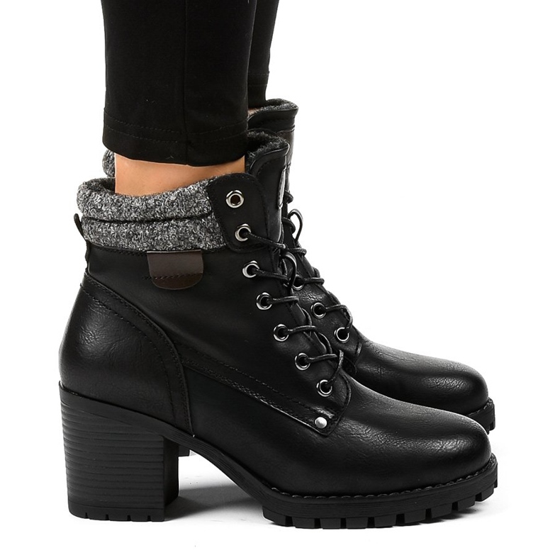 Black boots on the post with sheepskin Z129 1