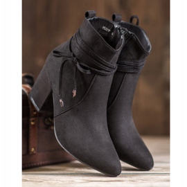 SHELOVET Boots On A Post black 2