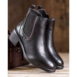 Small Swan Black Boots 1