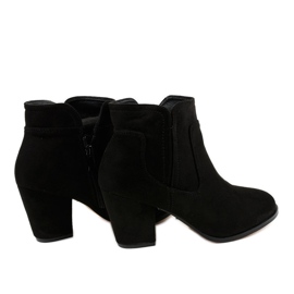 Black insulated boots on the A8123 post 2