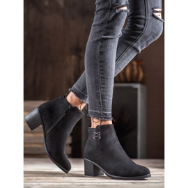 Clowse Black Booties On A Post 1