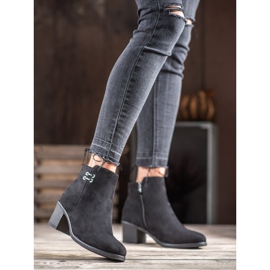 Clowse Black Booties On A Post 2