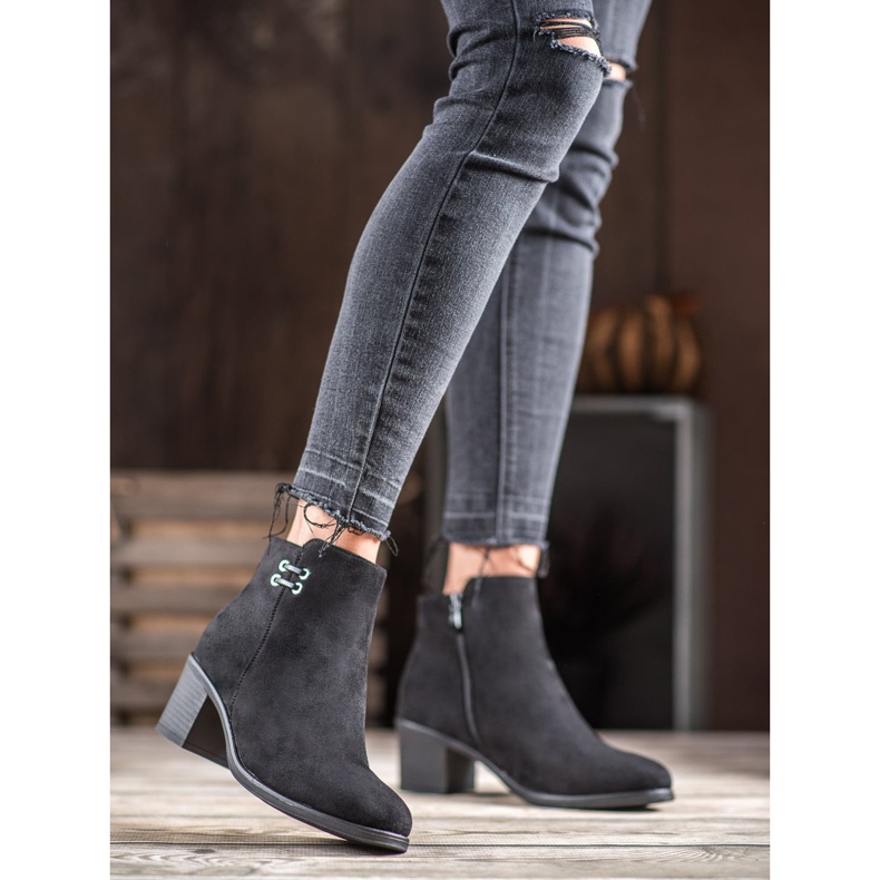 Clowse Black Booties On A Post 2