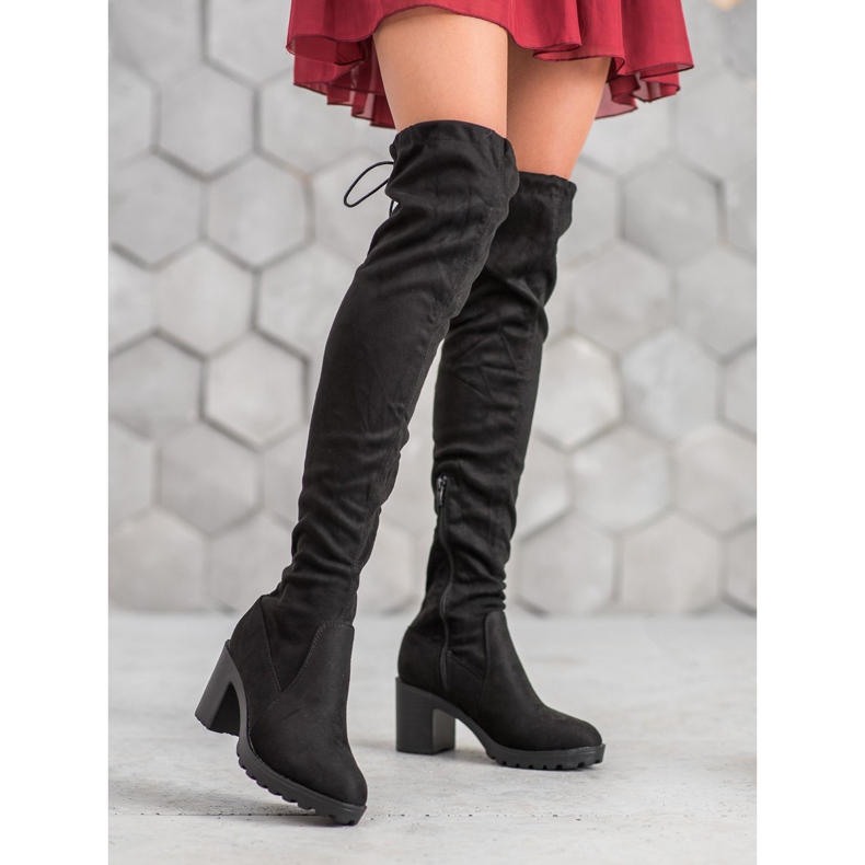 Small Swan Suede Musketeers On A Pillar black 1