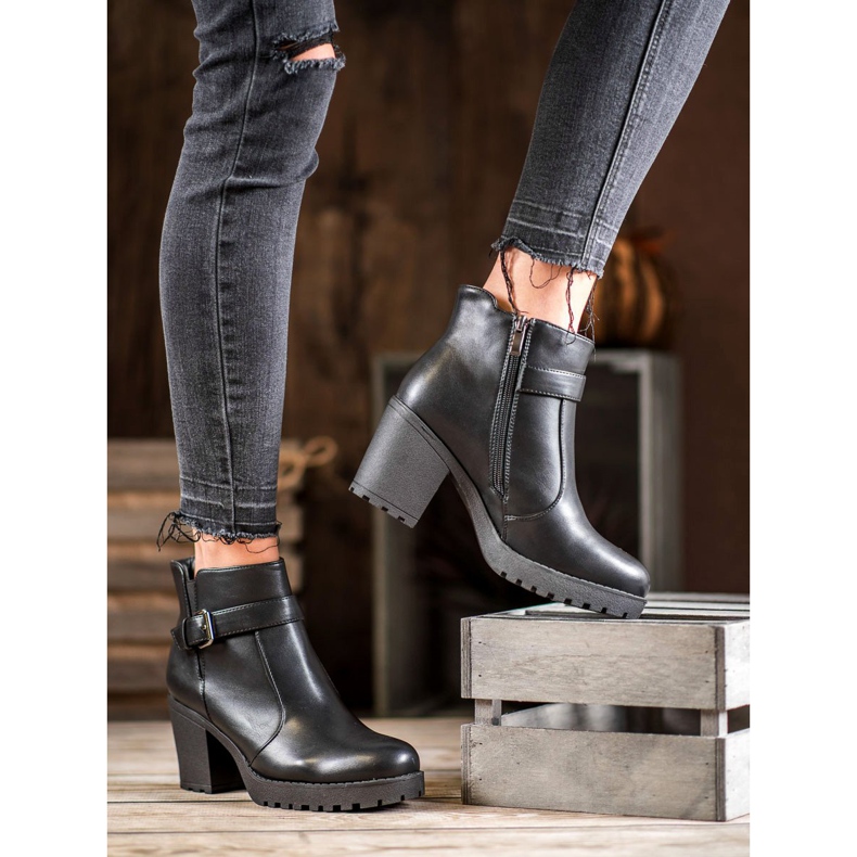 Bella Paris Boots With Buckle black 1