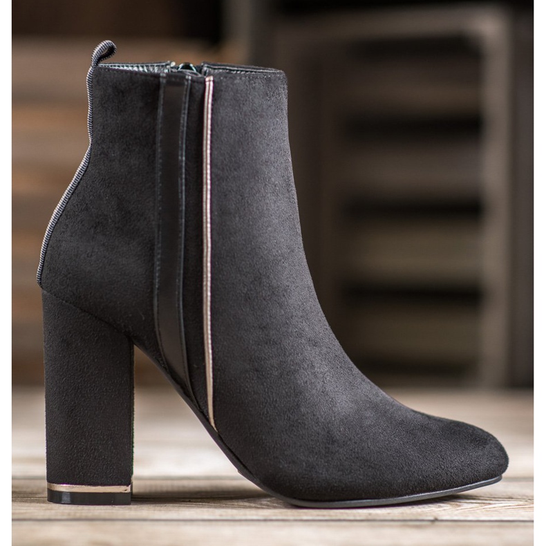 Erynn Suede boots with a decorative belt black 2