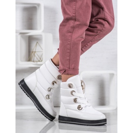 Muto Snow Boots On The Platform white 1