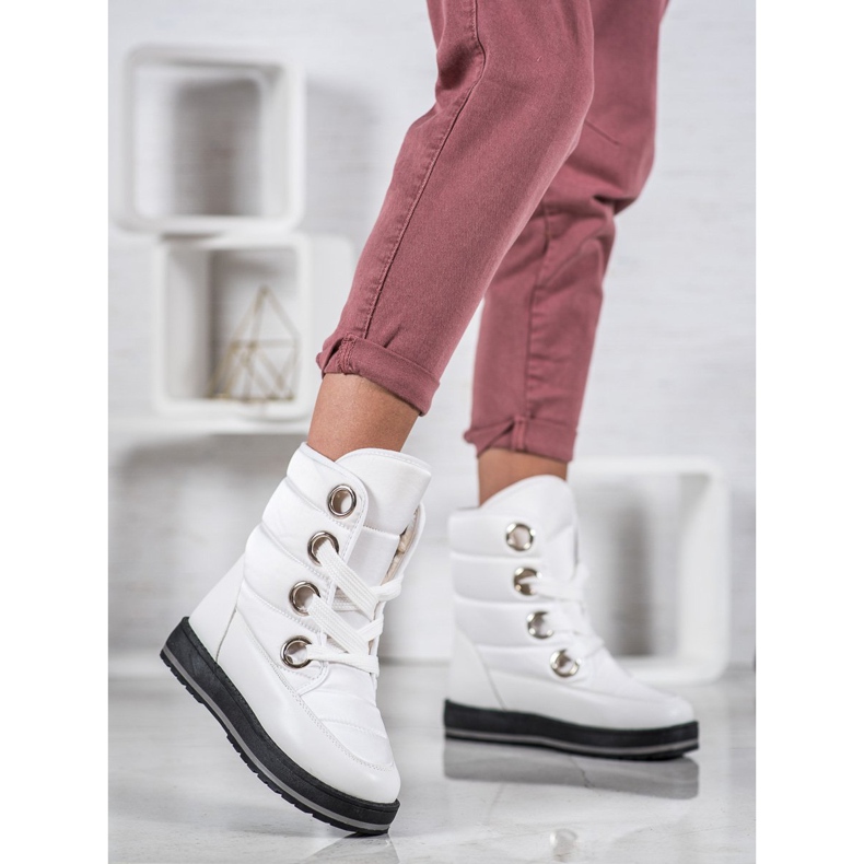 Muto Snow Boots On The Platform white 2