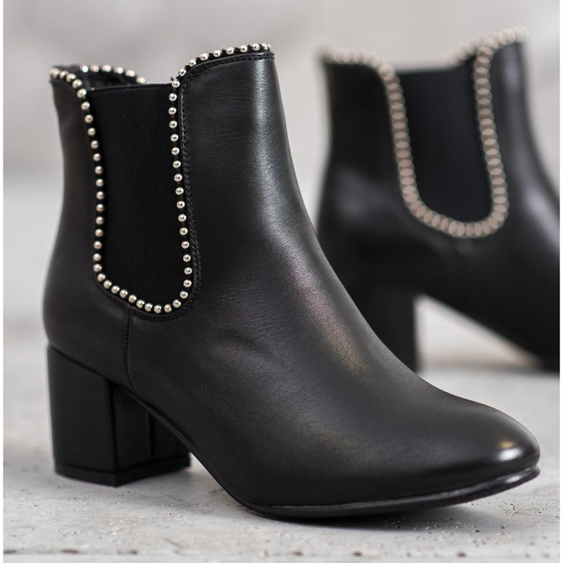 Janessa Elegant Chelsea Boots On A Bar black 1