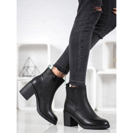 Casual boots on a post black 2