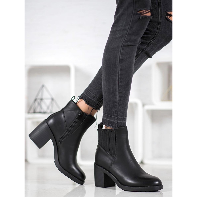 Casual boots on a post black 2