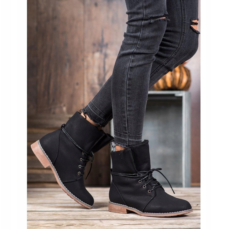 Queentina Stylish Trappers black 1