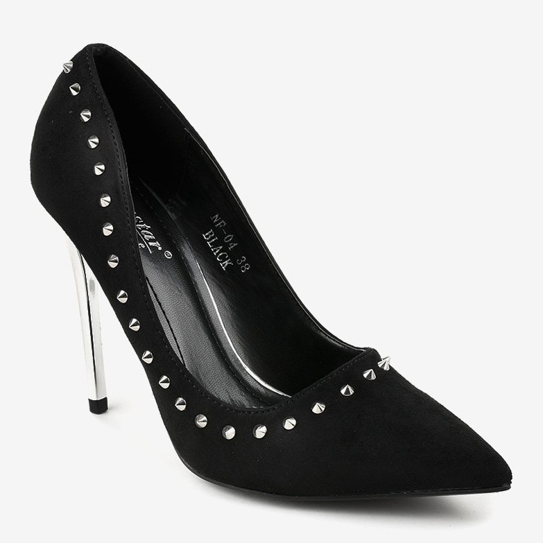 Black pumps on the NF-04 heel 1