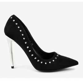 Black pumps on the NF-04 heel 2