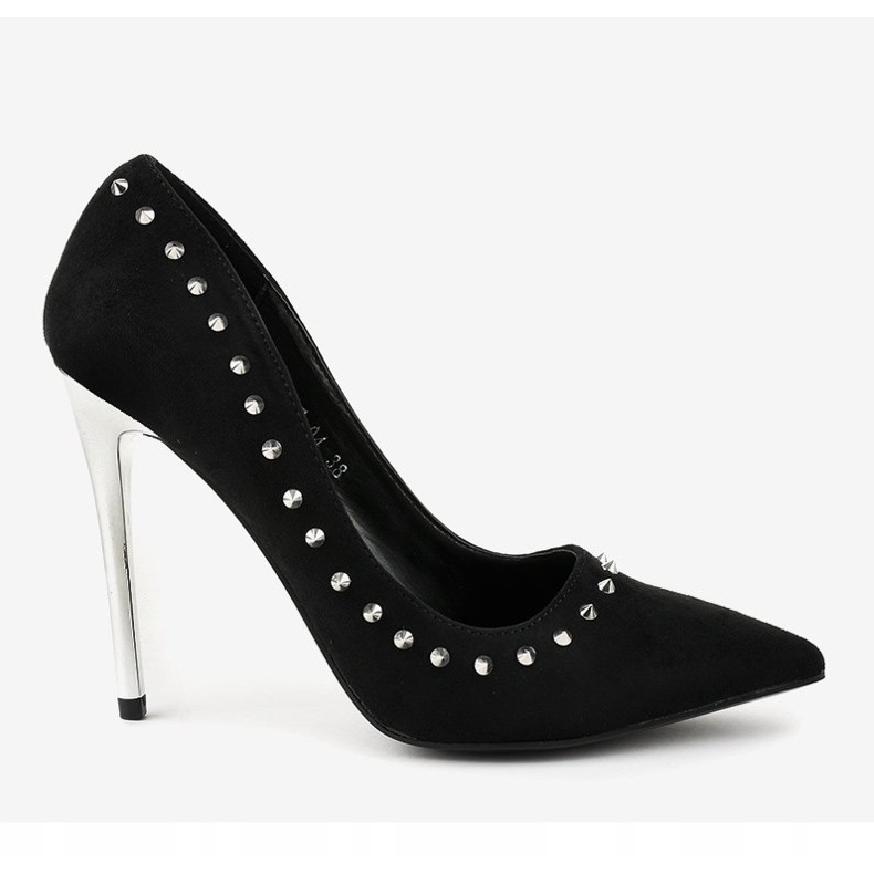 Black pumps on the NF-04 heel 2