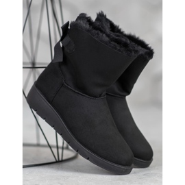 SHELOVET Black Mukluki On The Platform 2